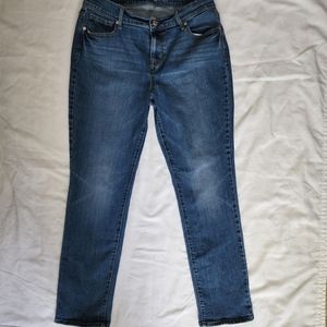 OLD NAVY Women Jeans, Mid-rise Curvy Straight, Size 6 Short.
